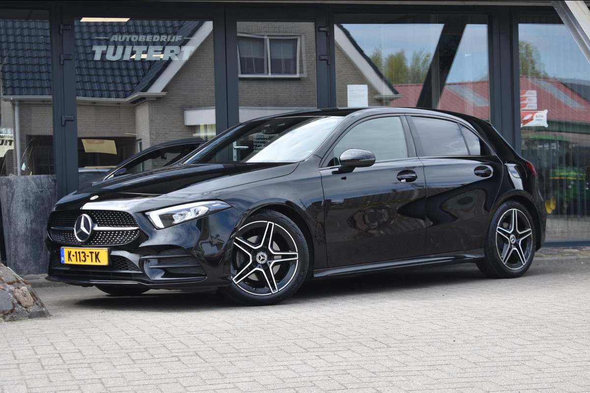 Mercedes-Benz A-Klasse 180 AMG NIGHT | SFEERVERLICHTING | CAMERA | NAP | STOELVERWARMING | LED | DEALER ONDERHOUDEN Mercedes-Benz A-Klasse 180 AMG NIGHT | SFEERVERLICHTING | CAMERA | NAP | STOELVERWARMING | LED | DEALER ONDERHOUDEN