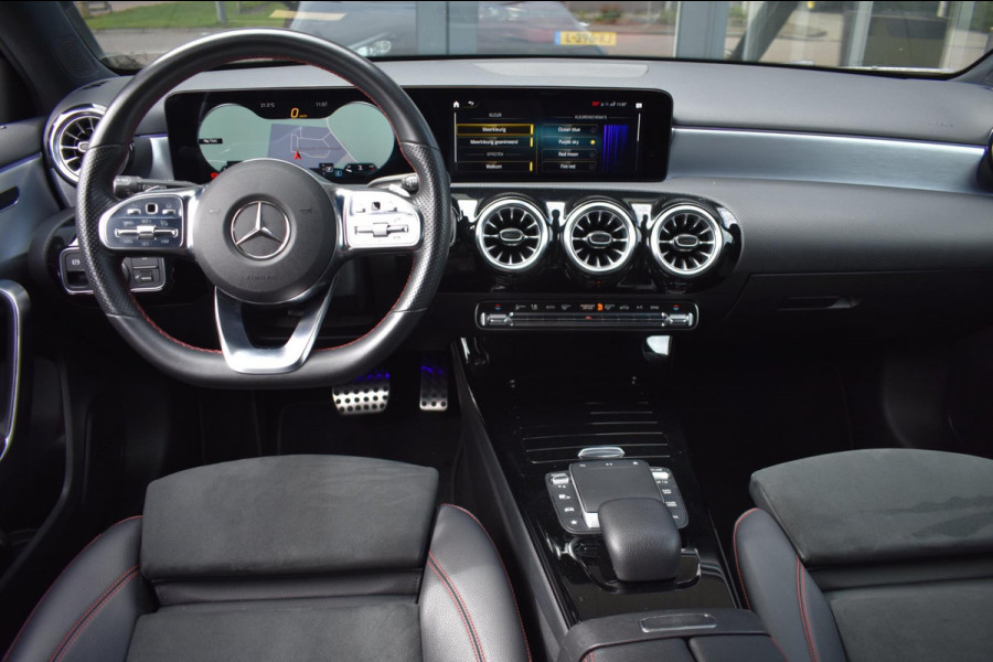 Mercedes-Benz A-Klasse 180 AMG NIGHT | SFEERVERLICHTING | CAMERA | NAP | STOELVERWARMING | LED | DEALER ONDERHOUDEN