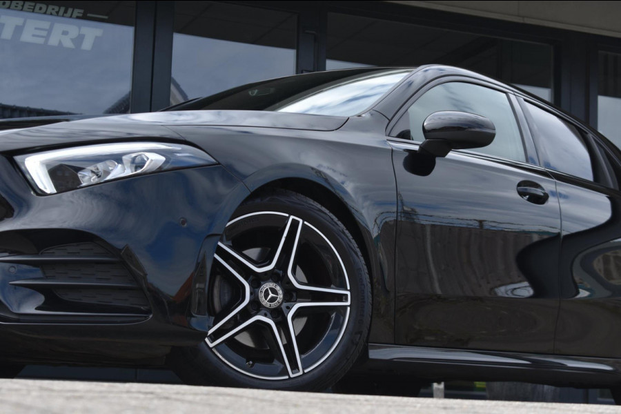 Mercedes-Benz A-Klasse 180 AMG NIGHT | SFEERVERLICHTING | CAMERA | NAP | STOELVERWARMING | LED | DEALER ONDERHOUDEN