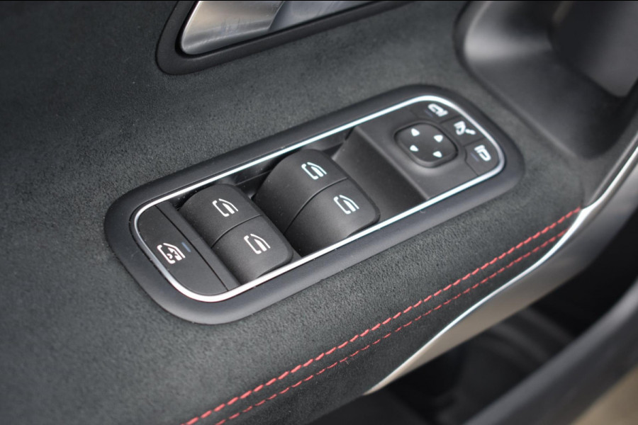 Mercedes-Benz A-Klasse 180 AMG NIGHT | SFEERVERLICHTING | CAMERA | NAP | STOELVERWARMING | LED | DEALER ONDERHOUDEN