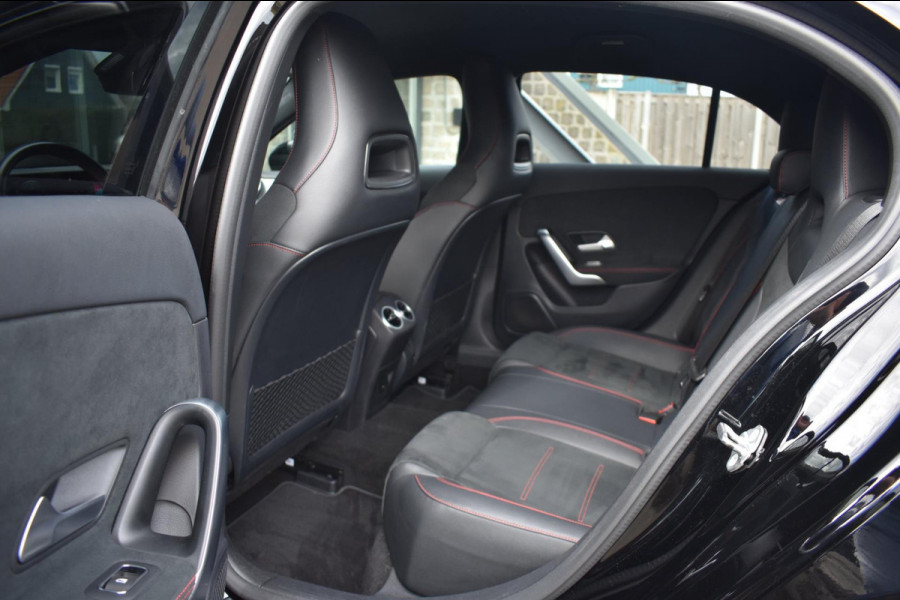 Mercedes-Benz A-Klasse 180 AMG NIGHT | SFEERVERLICHTING | CAMERA | NAP | STOELVERWARMING | LED | DEALER ONDERHOUDEN