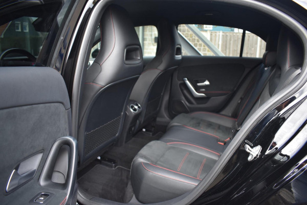 Mercedes-Benz A-Klasse 180 AMG NIGHT | SFEERVERLICHTING | CAMERA | NAP | STOELVERWARMING | LED | DEALER ONDERHOUDEN