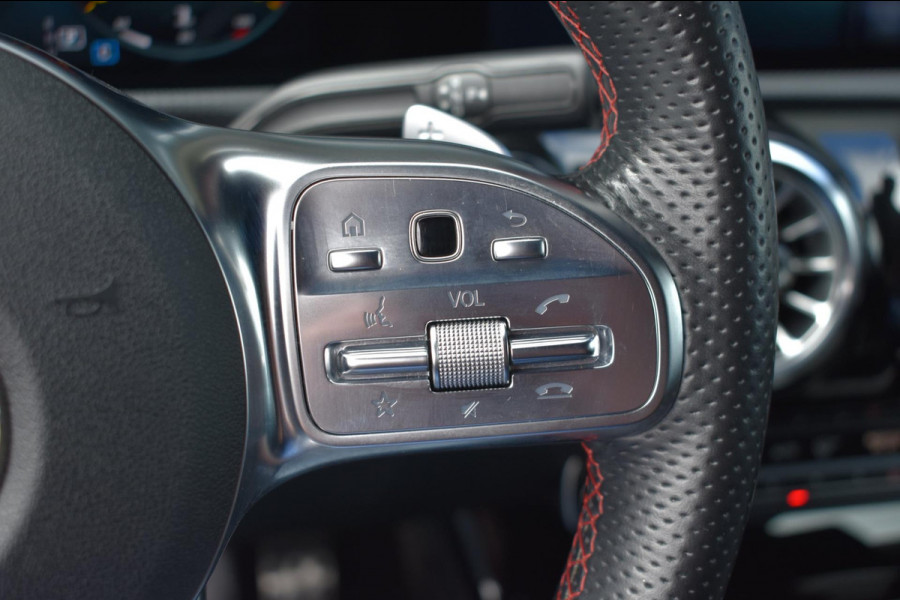 Mercedes-Benz A-Klasse 180 AMG NIGHT | SFEERVERLICHTING | CAMERA | NAP | STOELVERWARMING | LED | DEALER ONDERHOUDEN