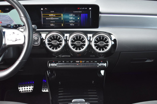 Mercedes-Benz A-Klasse 180 AMG NIGHT | SFEERVERLICHTING | CAMERA | NAP | STOELVERWARMING | LED | DEALER ONDERHOUDEN