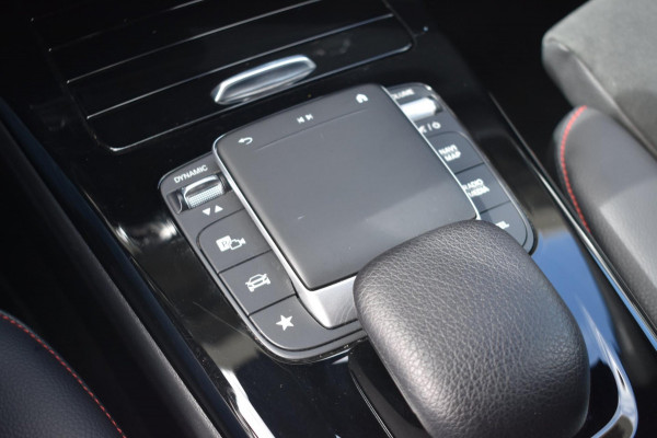 Mercedes-Benz A-Klasse 180 AMG NIGHT | SFEERVERLICHTING | CAMERA | NAP | STOELVERWARMING | LED | DEALER ONDERHOUDEN