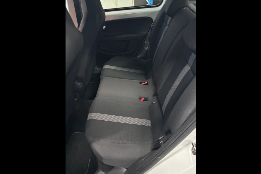 Volkswagen up! 1.0 BMT high up! Clima | Cruise |Navi | Camera | Stoelverwarming | PDC