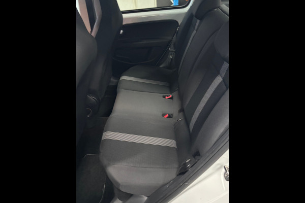 Volkswagen up! 1.0 BMT high up! Clima | Cruise |Navi | Camera | Stoelverwarming | PDC