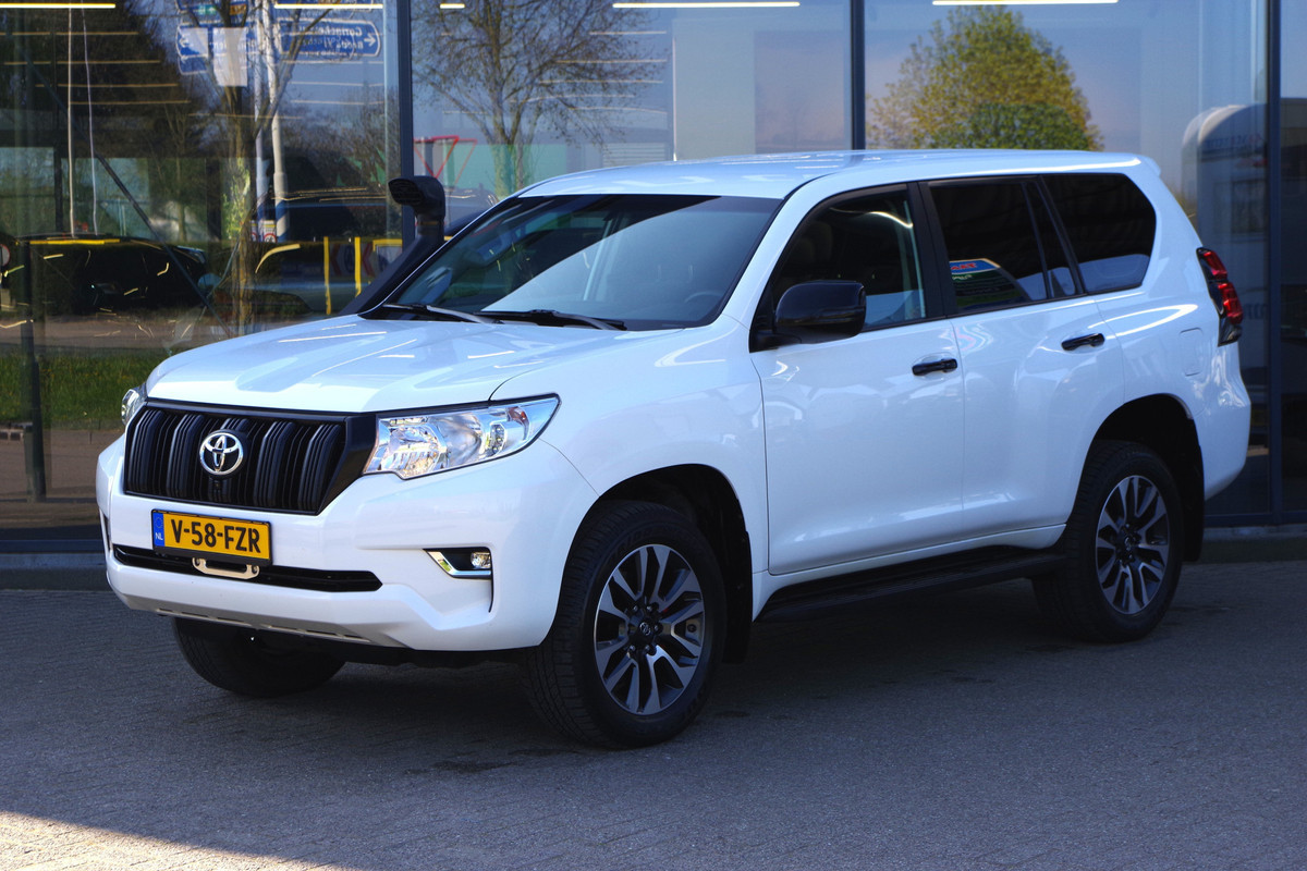 Toyota Land Cruiser 2.8 D-4D-F Automaat Comfort Window Van, Trekhaak, Lier, Snorkel, Cruise Control Toyota Land Cruiser 2.8 D-4D-F Automaat Comfort Window Van, Trekhaak, Lier, Snorkel, Cruise Control