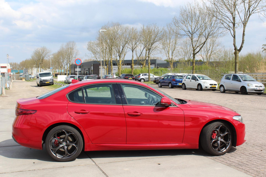 Alfa Romeo Giulia 2.2 Eco Business Super PRACHTIGE AUTOMAAT VOL LEDER EN OPTIES