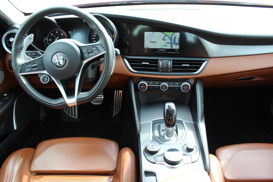 Alfa Romeo Giulia 2.2 Eco Business Super PRACHTIGE AUTOMAAT VOL LEDER EN OPTIES
