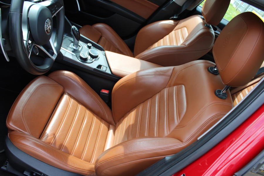 Alfa Romeo Giulia 2.2 Eco Business Super PRACHTIGE AUTOMAAT VOL LEDER EN OPTIES