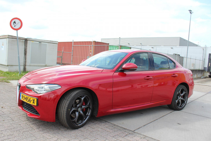 Alfa Romeo Giulia 2.2 Eco Business Super PRACHTIGE AUTOMAAT VOL LEDER EN OPTIES