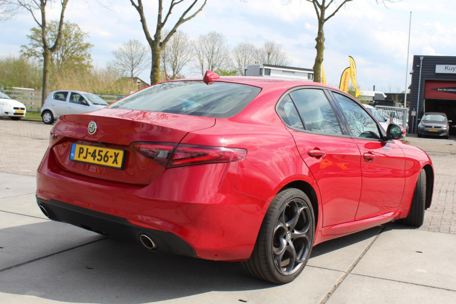 Alfa Romeo Giulia 2.2 Eco Business Super PRACHTIGE AUTOMAAT VOL LEDER EN OPTIES