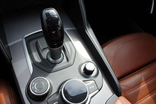 Alfa Romeo Giulia 2.2 Eco Business Super PRACHTIGE AUTOMAAT VOL LEDER EN OPTIES