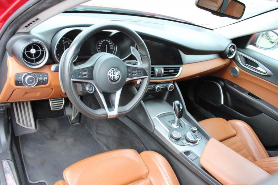 Alfa Romeo Giulia 2.2 Eco Business Super PRACHTIGE AUTOMAAT VOL LEDER EN OPTIES