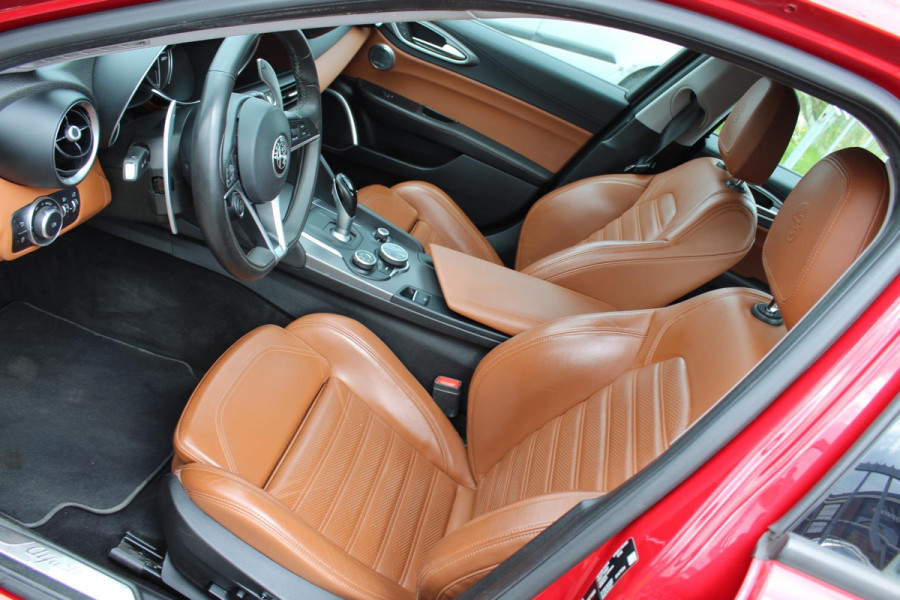 Alfa Romeo Giulia 2.2 Eco Business Super PRACHTIGE AUTOMAAT VOL LEDER EN OPTIES