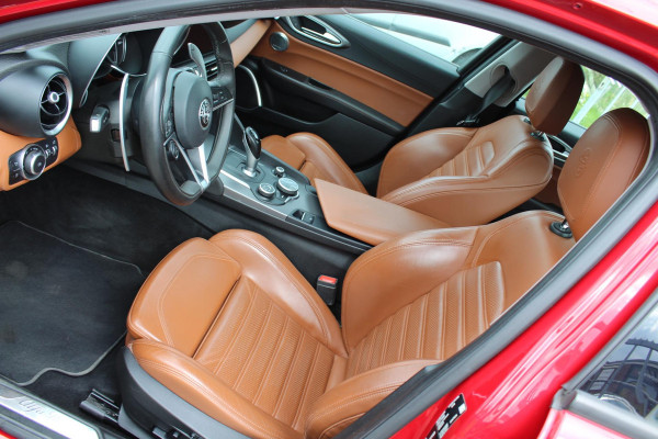 Alfa Romeo Giulia 2.2 Eco Business Super PRACHTIGE AUTOMAAT VOL LEDER EN OPTIES