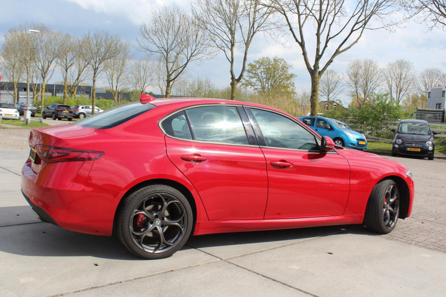Alfa Romeo Giulia 2.2 Eco Business Super PRACHTIGE AUTOMAAT VOL LEDER EN OPTIES