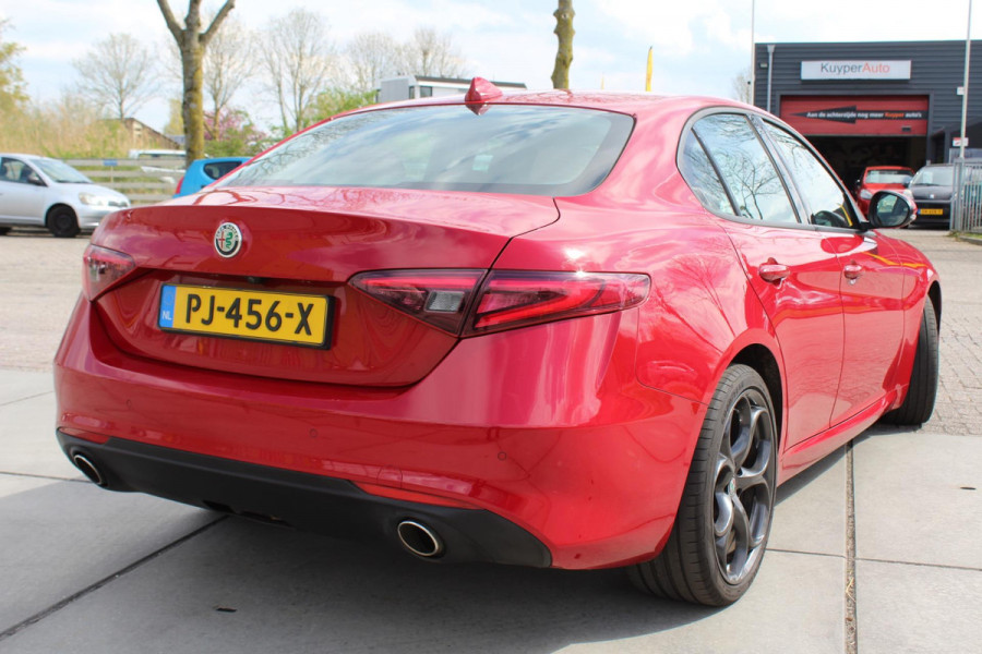 Alfa Romeo Giulia 2.2 Eco Business Super PRACHTIGE AUTOMAAT VOL LEDER EN OPTIES