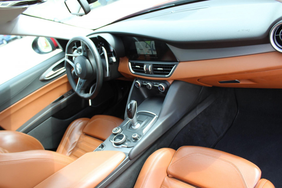 Alfa Romeo Giulia 2.2 Eco Business Super PRACHTIGE AUTOMAAT VOL LEDER EN OPTIES