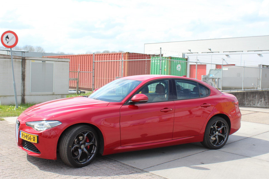 Alfa Romeo Giulia 2.2 Eco Business Super PRACHTIGE AUTOMAAT VOL LEDER EN OPTIES