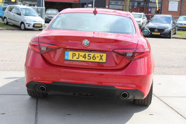 Alfa Romeo Giulia 2.2 Eco Business Super PRACHTIGE AUTOMAAT VOL LEDER EN OPTIES