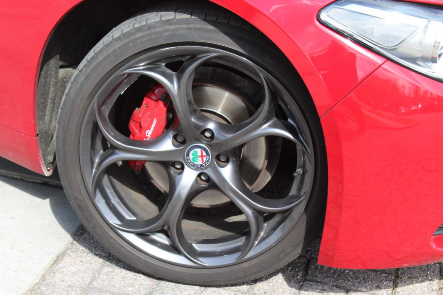 Alfa Romeo Giulia 2.2 Eco Business Super PRACHTIGE AUTOMAAT VOL LEDER EN OPTIES