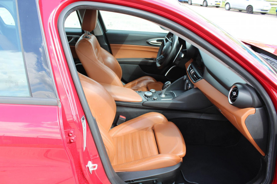 Alfa Romeo Giulia 2.2 Eco Business Super PRACHTIGE AUTOMAAT VOL LEDER EN OPTIES