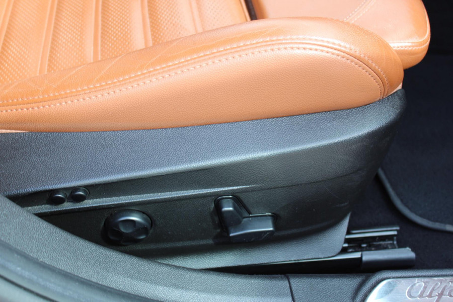 Alfa Romeo Giulia 2.2 Eco Business Super PRACHTIGE AUTOMAAT VOL LEDER EN OPTIES