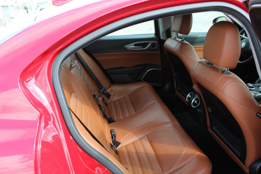 Alfa Romeo Giulia 2.2 Eco Business Super PRACHTIGE AUTOMAAT VOL LEDER EN OPTIES