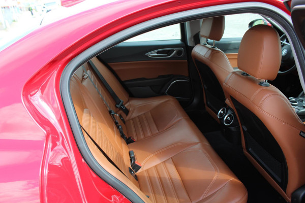 Alfa Romeo Giulia 2.2 Eco Business Super PRACHTIGE AUTOMAAT VOL LEDER EN OPTIES