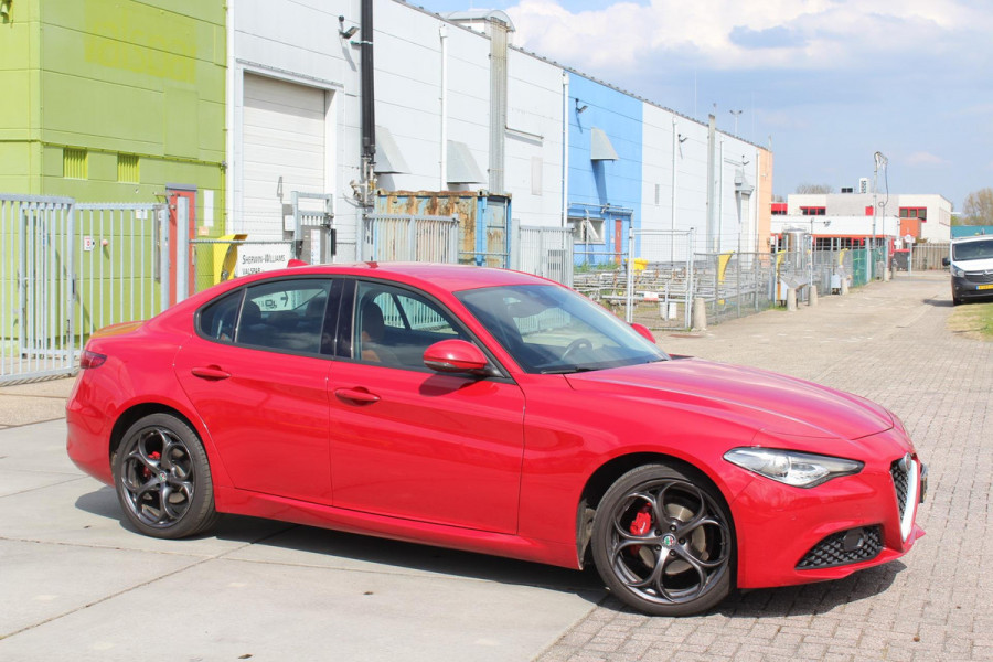 Alfa Romeo Giulia 2.2 Eco Business Super PRACHTIGE AUTOMAAT VOL LEDER EN OPTIES