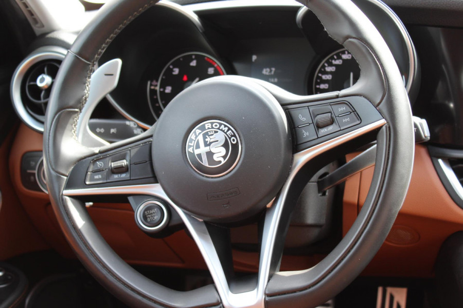 Alfa Romeo Giulia 2.2 Eco Business Super PRACHTIGE AUTOMAAT VOL LEDER EN OPTIES