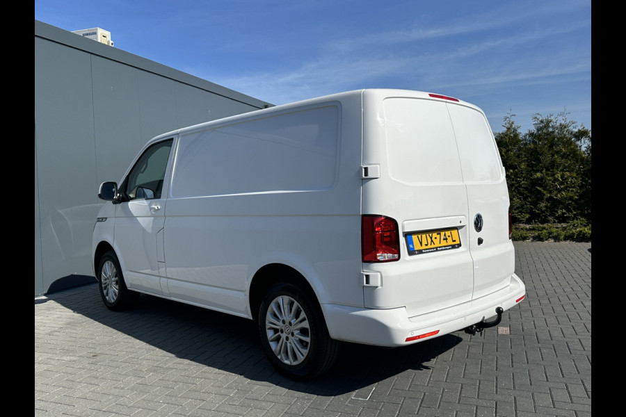 Volkswagen Transporter 2.0 TDI / L1H1 / BULLI / TREKHAAK / VIRTUAL / SOFTCLOSE / CAMERA / ADAPTIVE CRUISE / CARPLAY