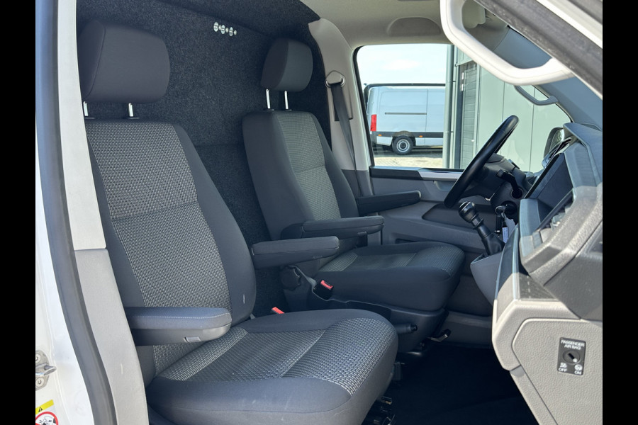 Volkswagen Transporter 2.0 TDI / L1H1 / BULLI / TREKHAAK / VIRTUAL / SOFTCLOSE / CAMERA / ADAPTIVE CRUISE / CARPLAY