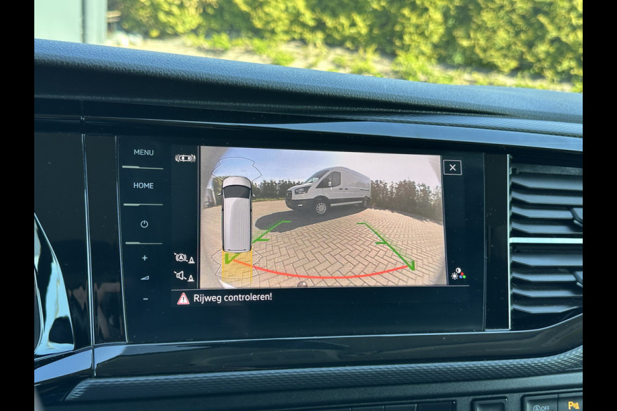 Volkswagen Transporter 2.0 TDI / L1H1 / BULLI / TREKHAAK / VIRTUAL / SOFTCLOSE / CAMERA / ADAPTIVE CRUISE / CARPLAY