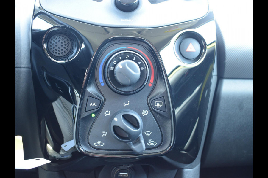 Peugeot 108 1.0 e-VTi Style | 72 PK | AIRCO | BLUETOOTH | DONKER GETINT GLAS |