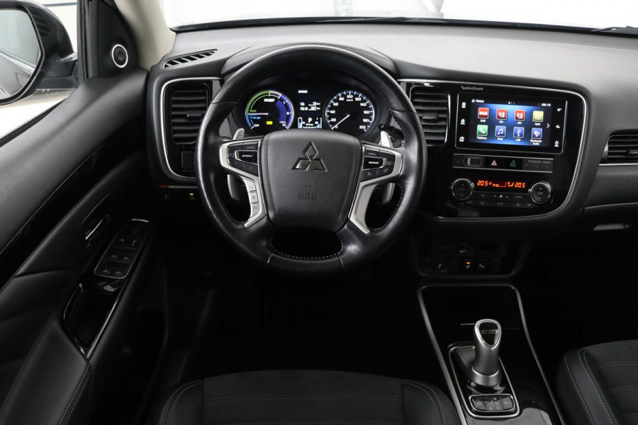 Mitsubishi Outlander 2.4 PHEV Intense+ | Schuifdak | Trekhaak | Stoelverwarming | Carplay | Camera | Full LED | Stuurverwarming | Keyless | Dodehoek detectie | Half leder