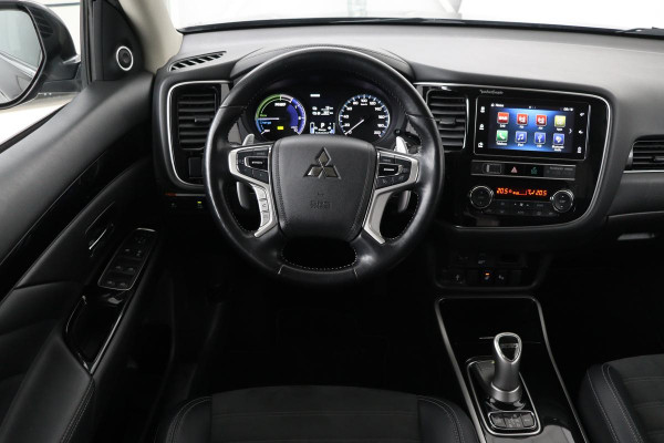 Mitsubishi Outlander 2.4 PHEV Intense+ | Schuifdak | Trekhaak | Stoelverwarming | Carplay | Camera | Full LED | Stuurverwarming | Keyless | Dodehoek detectie | Half leder