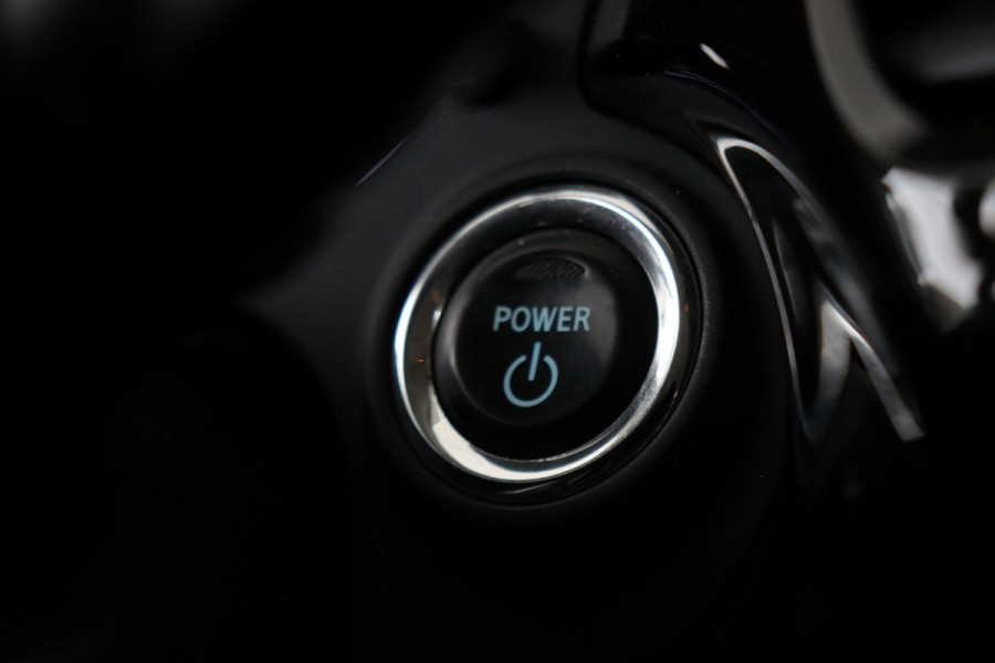 Mitsubishi Outlander 2.4 PHEV Intense+ | Schuifdak | Trekhaak | Stoelverwarming | Carplay | Camera | Full LED | Stuurverwarming | Keyless | Dodehoek detectie | Half leder