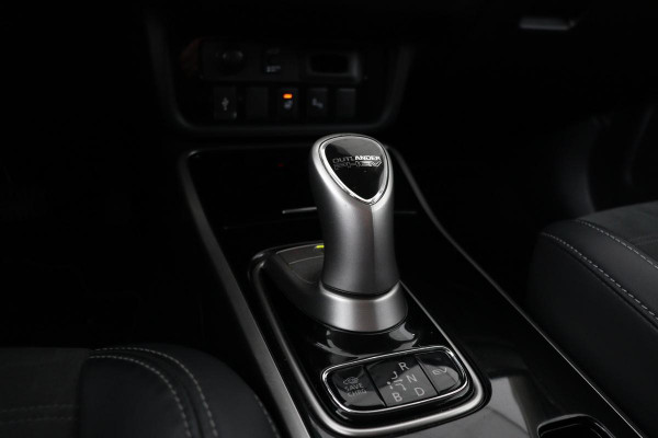 Mitsubishi Outlander 2.4 PHEV Intense+ | Schuifdak | Trekhaak | Stoelverwarming | Carplay | Camera | Full LED | Stuurverwarming | Keyless | Dodehoek detectie | Half leder