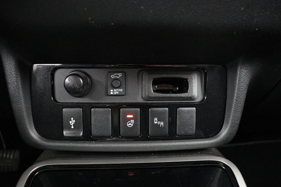Mitsubishi Outlander 2.4 PHEV Intense+ | Schuifdak | Trekhaak | Stoelverwarming | Carplay | Camera | Full LED | Stuurverwarming | Keyless | Dodehoek detectie | Half leder