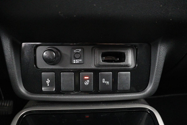 Mitsubishi Outlander 2.4 PHEV Intense+ | Schuifdak | Trekhaak | Stoelverwarming | Carplay | Camera | Full LED | Stuurverwarming | Keyless | Dodehoek detectie | Half leder