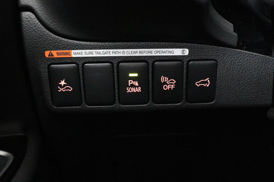 Mitsubishi Outlander 2.4 PHEV Intense+ | Schuifdak | Trekhaak | Stoelverwarming | Carplay | Camera | Full LED | Stuurverwarming | Keyless | Dodehoek detectie | Half leder