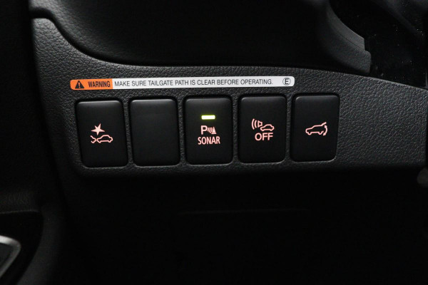 Mitsubishi Outlander 2.4 PHEV Intense+ | Schuifdak | Trekhaak | Stoelverwarming | Carplay | Camera | Full LED | Stuurverwarming | Keyless | Dodehoek detectie | Half leder