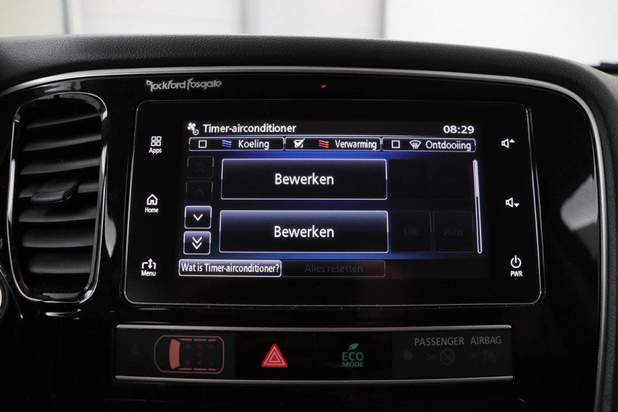 Mitsubishi Outlander 2.4 PHEV Intense+ | Schuifdak | Trekhaak | Stoelverwarming | Carplay | Camera | Full LED | Stuurverwarming | Keyless | Dodehoek detectie | Half leder