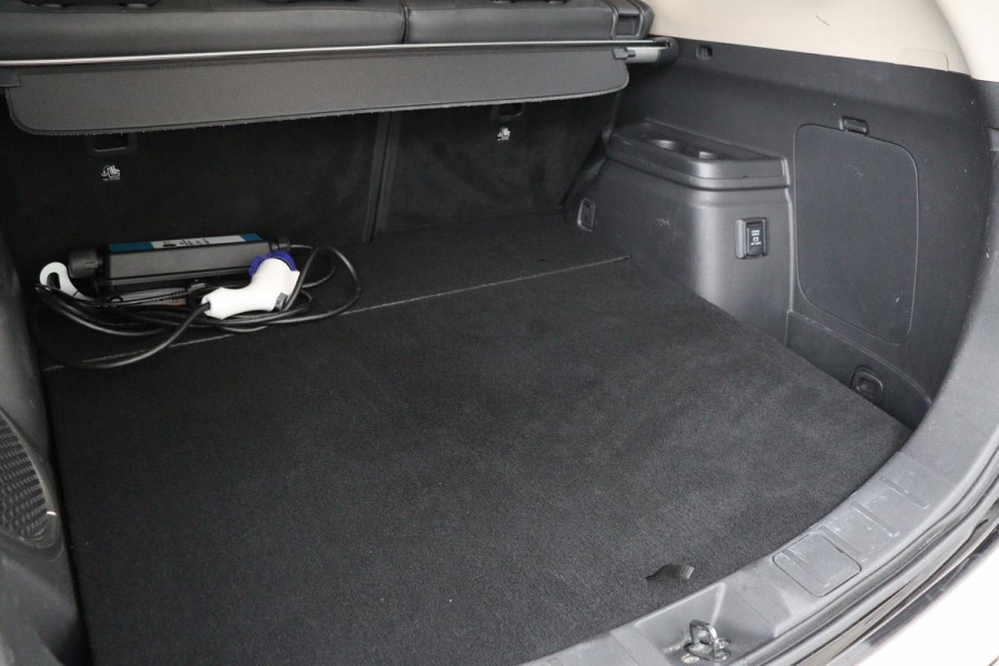 Mitsubishi Outlander 2.4 PHEV Intense+ | Schuifdak | Trekhaak | Stoelverwarming | Carplay | Camera | Full LED | Stuurverwarming | Keyless | Dodehoek detectie | Half leder