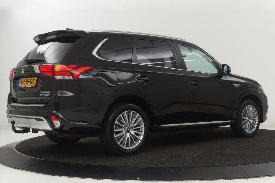 Mitsubishi Outlander 2.4 PHEV Intense+ | Schuifdak | Trekhaak | Stoelverwarming | Carplay | Camera | Full LED | Stuurverwarming | Keyless | Dodehoek detectie | Half leder