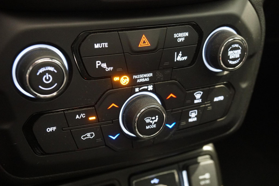 Jeep Renegade 1.0T Longitude + PANORAMA / APPLE CARPLAY
