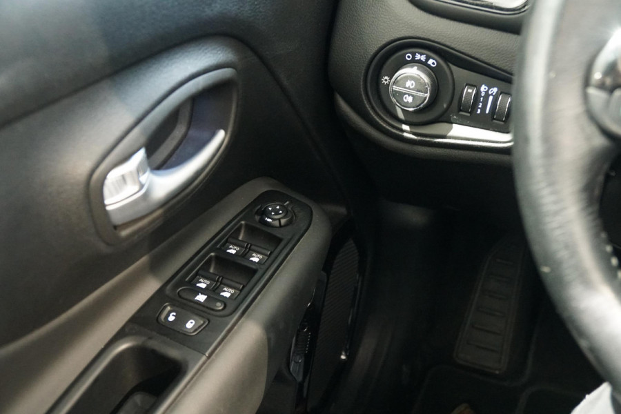 Jeep Renegade 1.0T Longitude + PANORAMA / APPLE CARPLAY